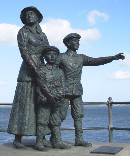 Sculpture of three emigration figures