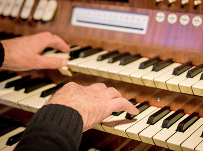organist image